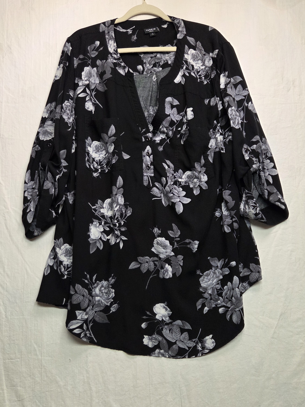 torrid Black and White Floral Henley Tunic
